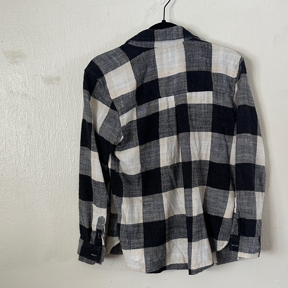 American Eagle Outfitters Black and White Plaid Button Down Shirt - Picture 4 of 4